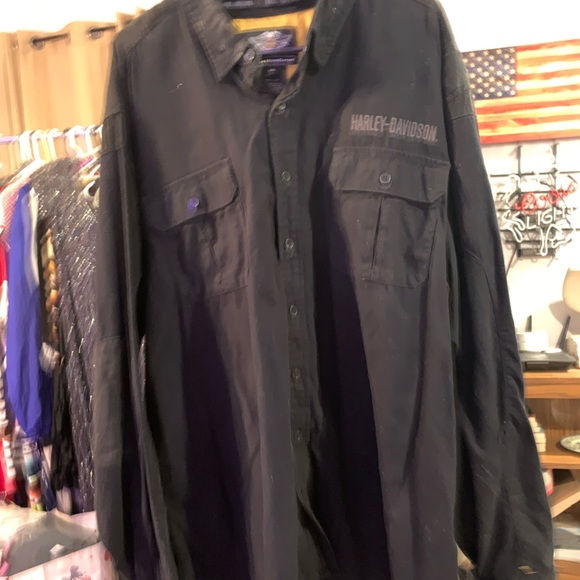 Harley-Davidson Black and Gold Shirt - Picture 2 of 6